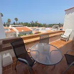 Island Village Ocean View Apartman