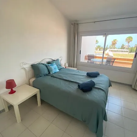 Island Village Ocean View شقة