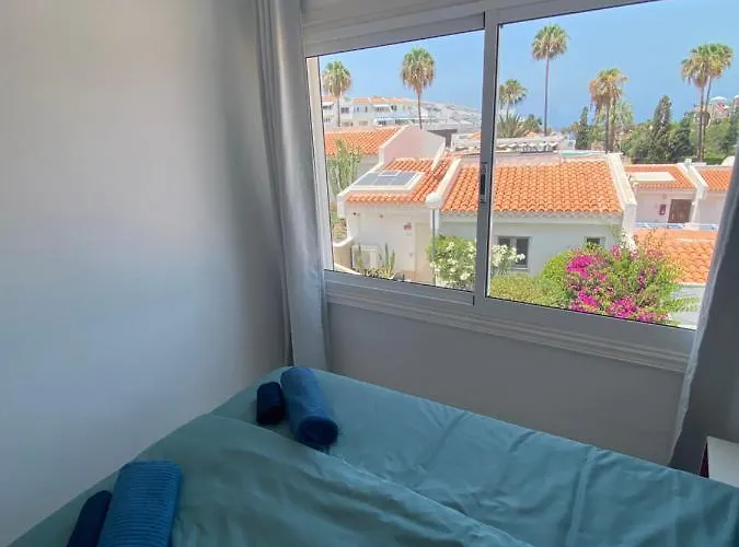 Island Village Ocean View Apartament *