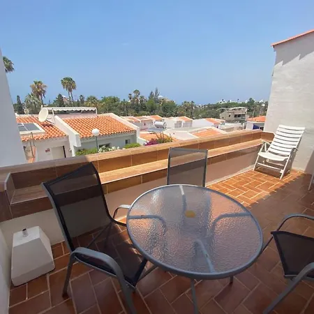 Island Village Ocean View דירה