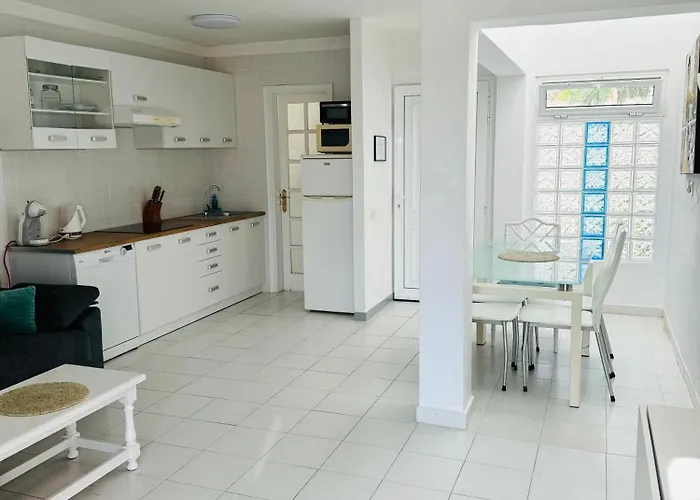 아파트 Island Village Ocean View 아데제